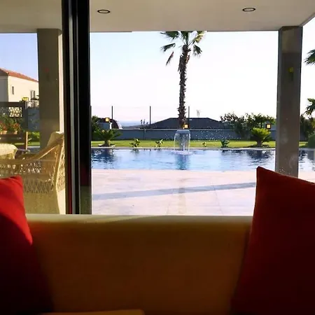 Efe Delux Ovacik'ta Luex Çeşme